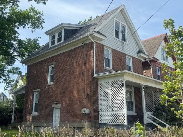505 W Wayne St, City Of But Sw, PA 16001