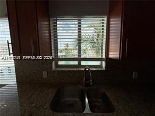 8435 Crespi Blvd 6, Miami Beach, FL 33141