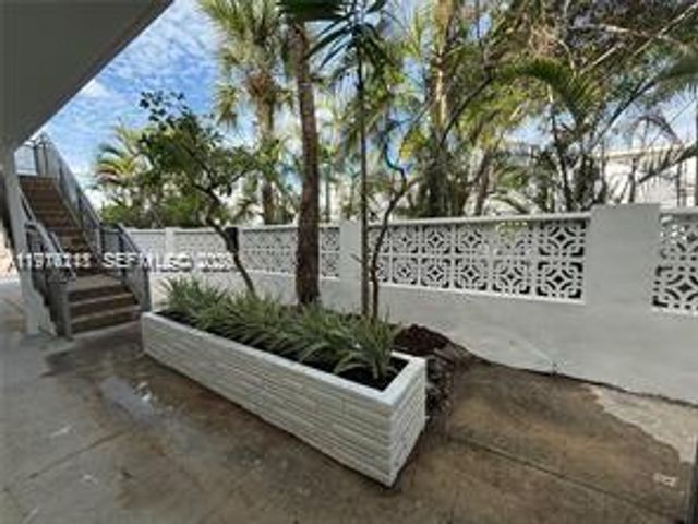 8435 Crespi Blvd 6, Miami Beach, FL 33141
