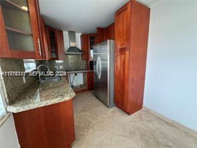 8435 Crespi Blvd 6, Miami Beach, FL 33141