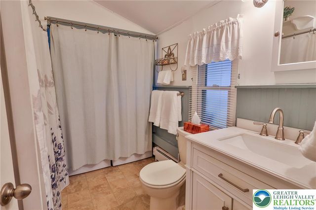 666 Point Phillips Road, Moore Twp, PA 18014