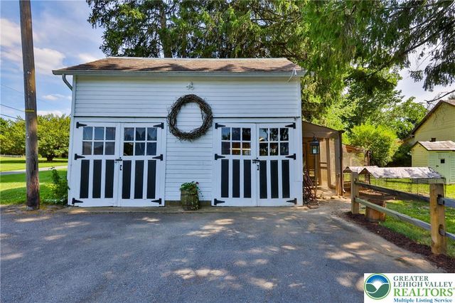 666 Point Phillips Road, Moore Twp, PA 18014