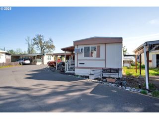 400 N MILL St #11, Creswell, OR 97426