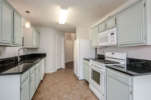 1348 Creekview Drive, Lewisville, TX 75067