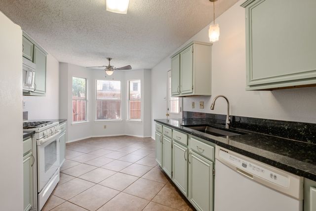 1348 Creekview Drive, Lewisville, TX 75067