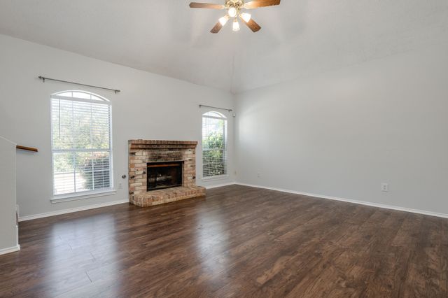 1348 Creekview Drive, Lewisville, TX 75067