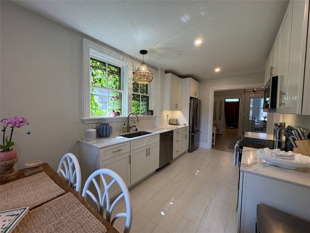 8 Barney Street 1, Newport, RI 02840