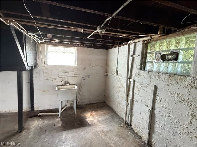 11905 Shadeland Avenue, Cleveland, OH 44108
