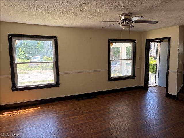 11905 Shadeland Avenue, Cleveland, OH 44108