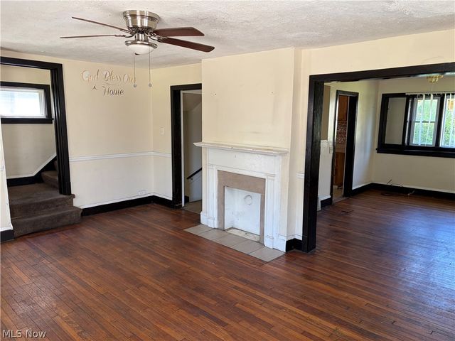 11905 Shadeland Avenue, Cleveland, OH 44108