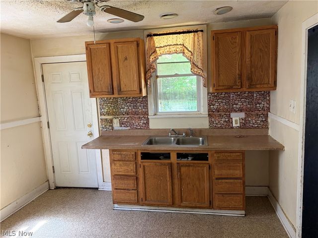 11905 Shadeland Avenue, Cleveland, OH 44108