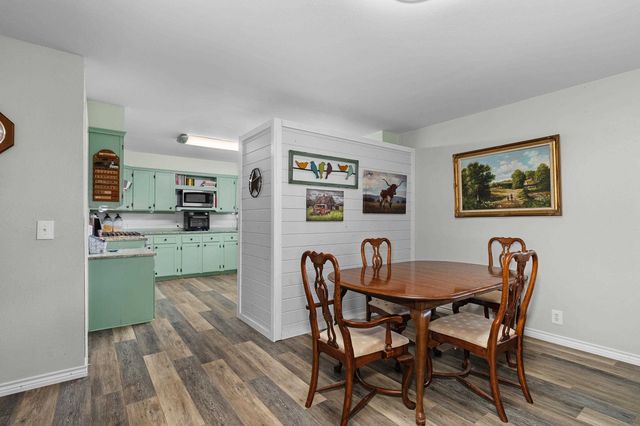 1901 Longview Dr, Henderson, TX 75652