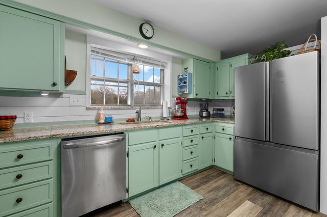 1901 Longview Dr, Henderson, TX 75652