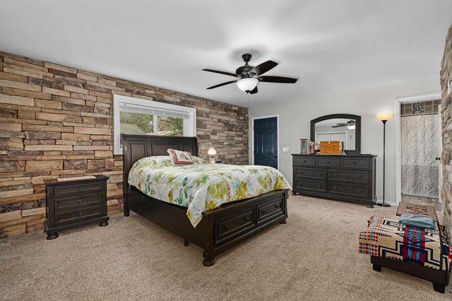 1901 Longview Dr, Henderson, TX 75652