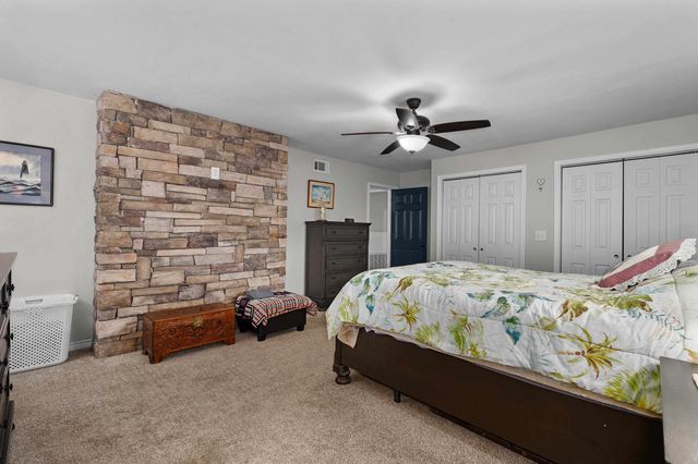 1901 Longview Dr, Henderson, TX 75652