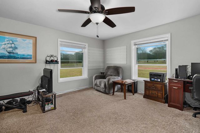 1901 Longview Dr, Henderson, TX 75652