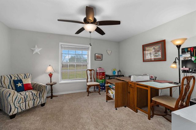 1901 Longview Dr, Henderson, TX 75652