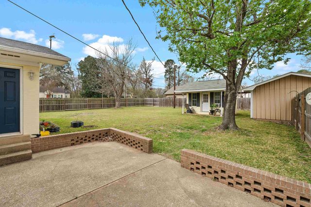 1901 Longview Dr, Henderson, TX 75652