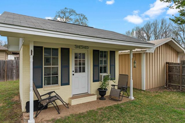 1901 Longview Dr, Henderson, TX 75652