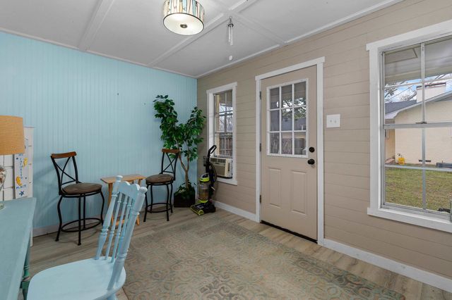 1901 Longview Dr, Henderson, TX 75652