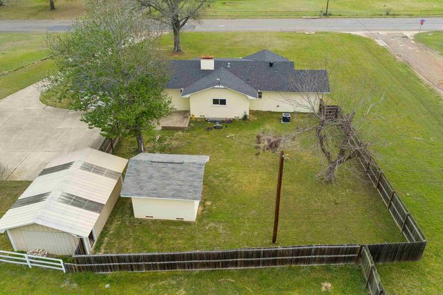 1901 Longview Dr, Henderson, TX 75652