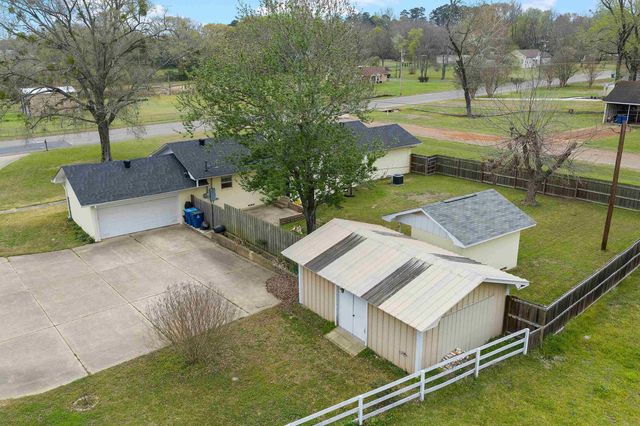 1901 Longview Dr, Henderson, TX 75652