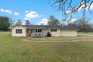 1901 Longview Dr, Henderson, TX 75652