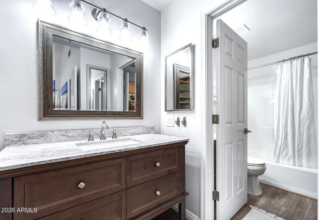 1633 E LAKESIDE Drive 131, Gilbert, AZ 85234