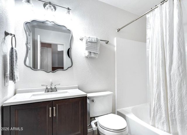 1633 E LAKESIDE Drive 131, Gilbert, AZ 85234