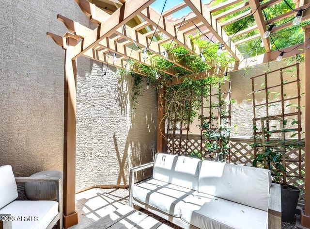 1633 E LAKESIDE Drive 131, Gilbert, AZ 85234