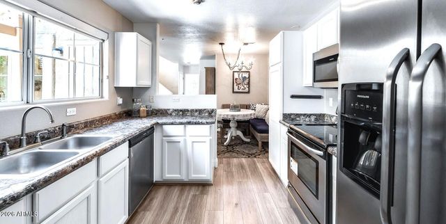 1633 E LAKESIDE Drive 131, Gilbert, AZ 85234