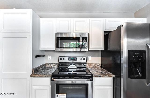 1633 E LAKESIDE Drive 131, Gilbert, AZ 85234