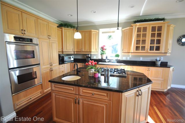 3648 W Tienken Road, Rochester Hills, MI 48306