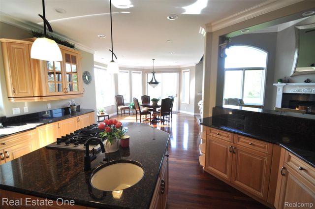 3648 W Tienken Road, Rochester Hills, MI 48306