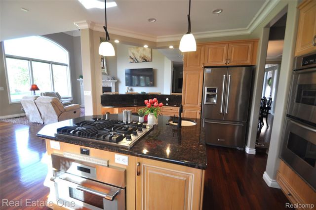 3648 W Tienken Road, Rochester Hills, MI 48306
