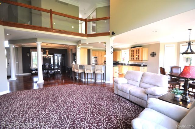 3648 W Tienken Road, Rochester Hills, MI 48306