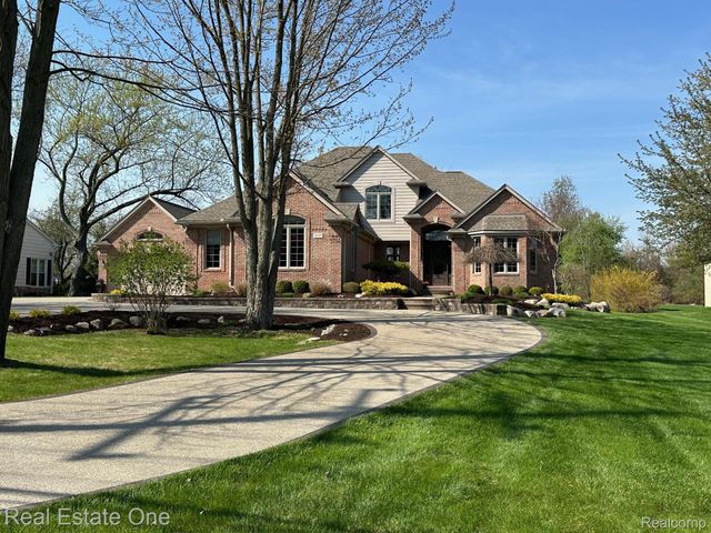 3648 W Tienken Road, Rochester Hills, MI 48306