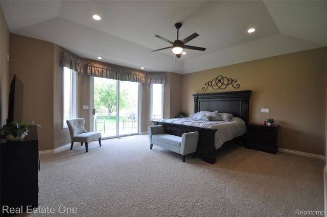 3648 W Tienken Road, Rochester Hills, MI 48306
