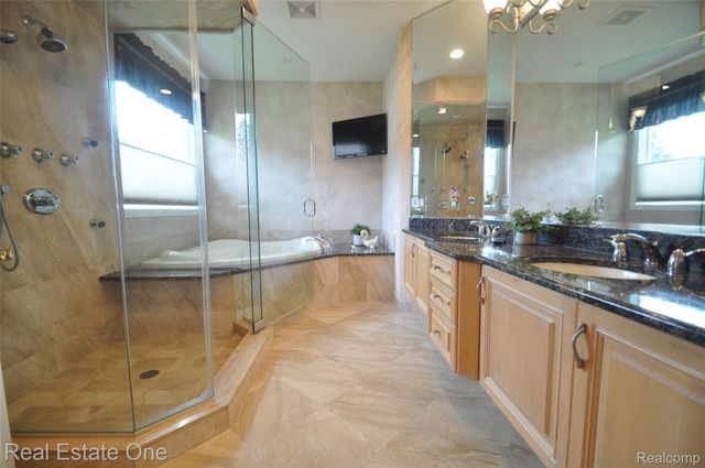 3648 W Tienken Road, Rochester Hills, MI 48306