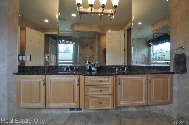 3648 W Tienken Road, Rochester Hills, MI 48306