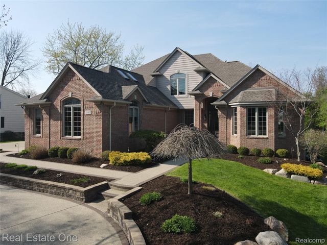 3648 W Tienken Road, Rochester Hills, MI 48306