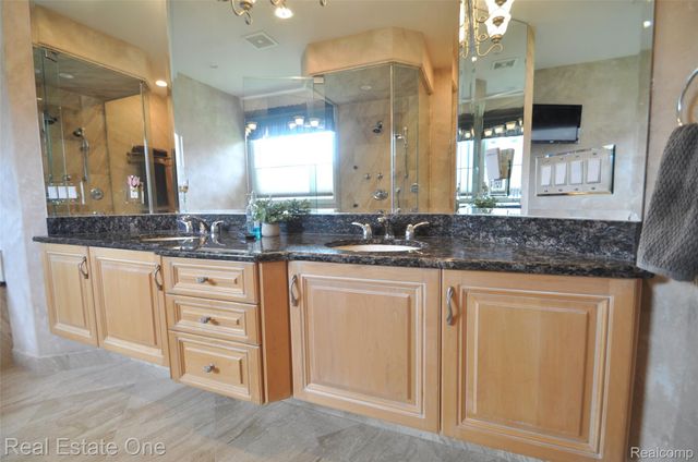 3648 W Tienken Road, Rochester Hills, MI 48306