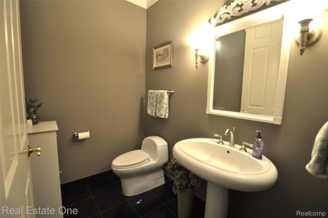 3648 W Tienken Road, Rochester Hills, MI 48306