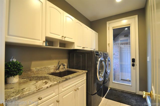 3648 W Tienken Road, Rochester Hills, MI 48306