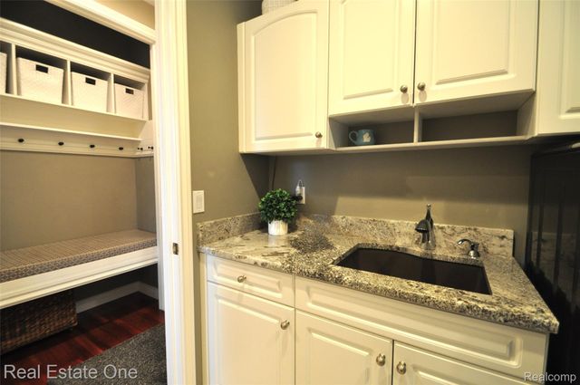 3648 W Tienken Road, Rochester Hills, MI 48306