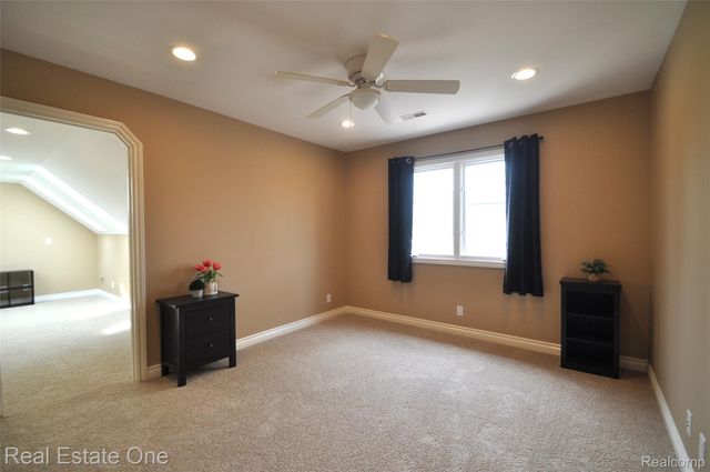 3648 W Tienken Road, Rochester Hills, MI 48306