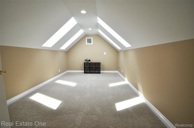 3648 W Tienken Road, Rochester Hills, MI 48306