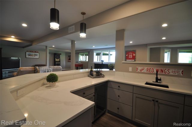 3648 W Tienken Road, Rochester Hills, MI 48306