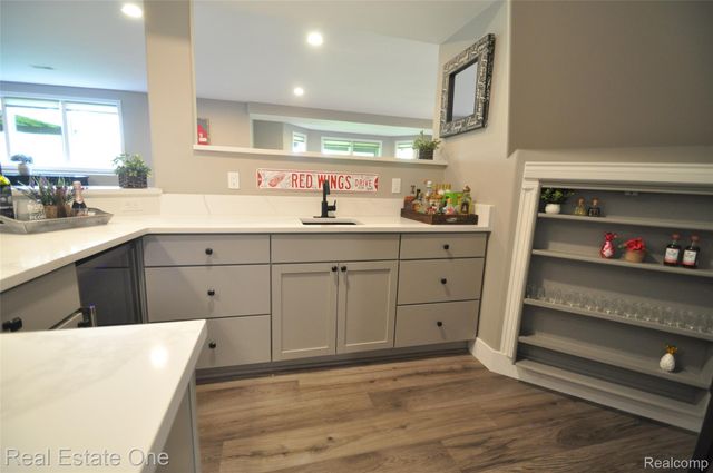 3648 W Tienken Road, Rochester Hills, MI 48306