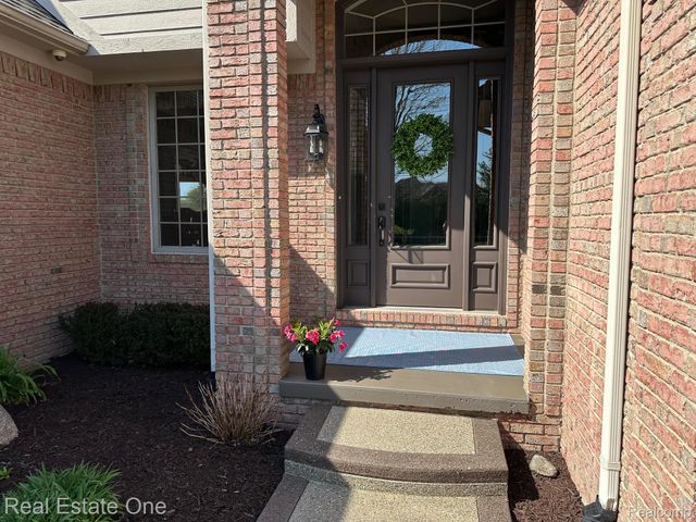 3648 W Tienken Road, Rochester Hills, MI 48306